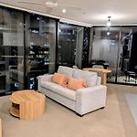 Premium Unit W/ Rooftop Pool In The Heart Brisbane