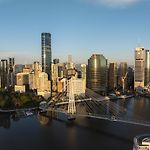 Stylish Brisbane Skytower Cbd Getaway - Skyline Pool, Gym, Fast Wi-Fi, River Walk, Botanical Gardens