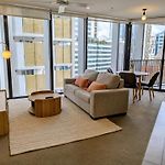 Premium Unit W/ Rooftop Pool In The Heart Brisbane