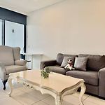 Luxury South Bank Apartment | City Views