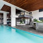 Luxury South Bank Apartment | City Views