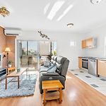 Park The Car & Explore Brisbane By Custom Bnb Hosting