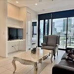 Luxury South Bank Apartment | City Views