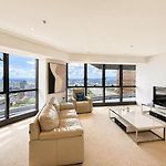 Modem Two Bedroom Apartment In Brisbane Inner Cbd