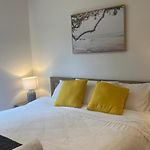 Lux Style Spacious 2 Bed 2 Bath Apt, Pool , Parking