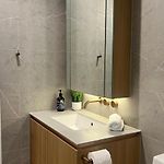 Lux Style Spacious 2 Bed 2 Bath Apt, Pool , Parking