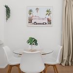 Hidden Oasis! 2Bed/2Bath/1Car ~ 5Mins To Cbd