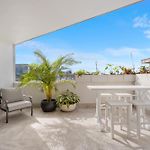 Hidden Oasis! 2Bed/2Bath/1Car ~ 5Mins To Cbd