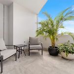 Hidden Oasis! 2Bed/2Bath/1Car ~ 5Mins To Cbd