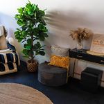 Hot Tub, Ice Bath, Gym, Sauna, Pool Table Coorparoo Haven