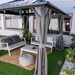 Hot Tub, Ice Bath, Gym, Sauna, Pool Table Coorparoo Haven