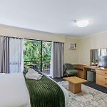 Leafy Studio Retreat Near Shops Motorway Access By Custom Bnb Hosting