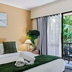 Leafy Studio Retreat Near Shops Motorway Access By Custom Bnb Hosting