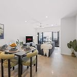 Family Retreat - Free Secure Car Park, Garden City Westfield Shopping, Restaurants