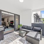 Family Retreat - Free Secure Car Park, Garden City Westfield Shopping, Restaurants