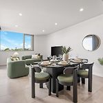 3Br Family Stay - King Beds, Parking & City Views