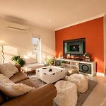 5Br Family Home - Ev Car Point At Home, 2 Master Suites - Near Sunnybank, Qeii, Qsac And Griffith Uni