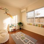 5Br Family Home - Ev Car Point At Home, 2 Master Suites - Near Sunnybank, Qeii, Qsac And Griffith Uni