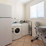New Farm Escape Three Bedroom Home Free Parking