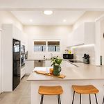 Stylish 4Bedroom Stay Outdoor Dining And City Access