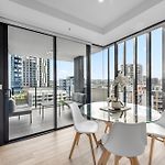 Spacious 2Br Apt On Fish Lane With Pool And Parking!