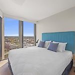 1 Bedroom Apartment With Stunning City Views Heart Of Brisbane