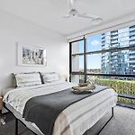 Spacious 2Br Apt On Fish Lane With Pool And Parking!