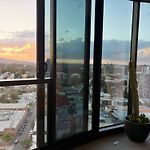 Horizon By Courtney Rogers - 2 Bedroom Apartment With Skyline Views, Parking, Heated Infinity Pool, Fitness Centre