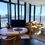 Horizon By Courtney Rogers - 2 Bedroom Apartment With Skyline Views, Parking, Heated Infinity Pool, Fitness Centre