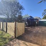 West Avenue Hideaway In Wynnum - 1 Bed And 1 Bath