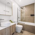 Family Retreat - Free Secure Car Park, Garden City Westfield Shopping, Restaurants