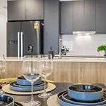 Family Retreat - Free Secure Car Park, Garden City Westfield Shopping, Restaurants