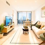 Boho Retreat Apartment - Walk To Gabba Stadium - Free Parking