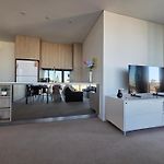Stunning City & River Views Rooftop Pool Gym