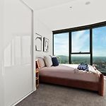 Skytower Apartments - 81St Floor, City & River Views, Free Car Parking