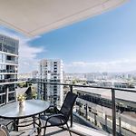 Skyline Serenity 2Br Apt With River & City Views
