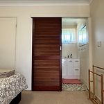 Walk To Market Square And Garden City! Macgregor