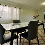 Walk To Market Square And Garden City! Macgregor