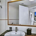 Two-Bedroom City Escape I Mantra On Queen