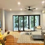 Kangaroo Point, Bromley Street