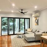 Kangaroo Point, Bromley Street