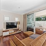 Blissful Bulimba! - 3Bed-2 5Bath-1Car - Townhouse