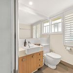 Modern Twist And Old World Charm - 3Bed-2Bath-2Car