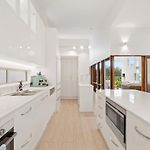 Exclusive Stylish Townhome - New Farm