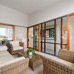 Exclusive Stylish Townhome - New Farm