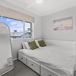 Quaint Townhouse In Bustling Locale