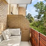Spacious 2Br Stay, Parking Pool & Balcony