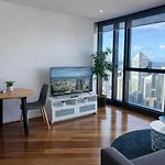 Sky-High Luxury On 50Th Floor Breathtaking Views By Stylish Stays