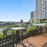 2B2B High Floor Apt With Riverview & Parking