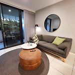 Portside Wharf Retreat With 1 - Bedroom King Bed